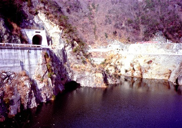 水没寸前の龍化隧道の写真