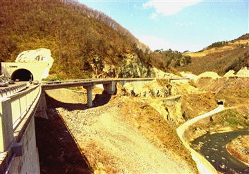 圓山隧道と新圓山トンネルの写真